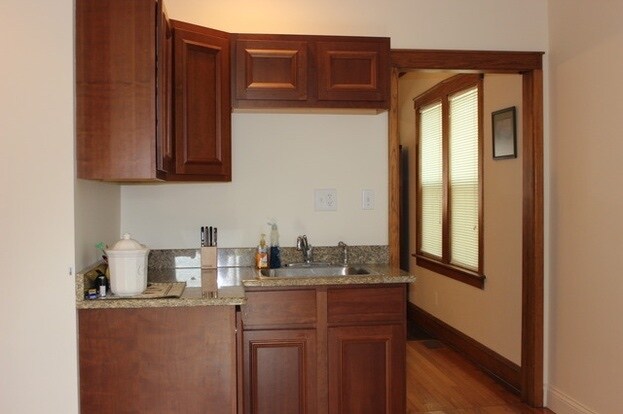 Foto del edificio - 5829 W Peterson Ave