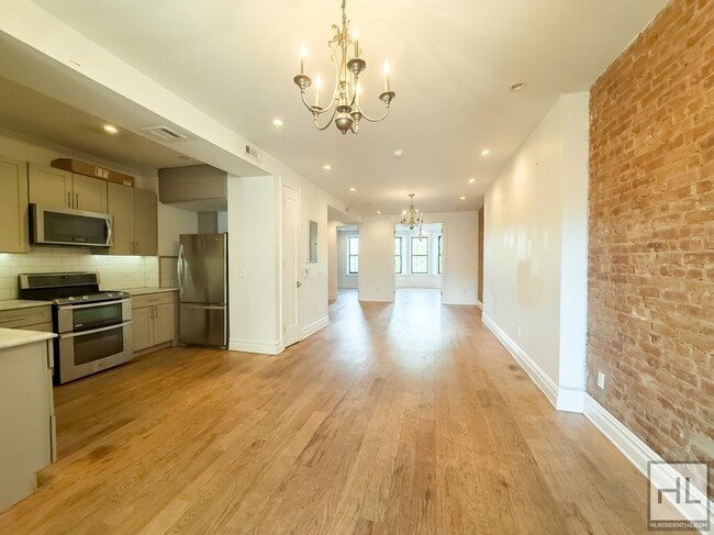 Building Photo - EASTERN PARKWAY / Remarkable Renovated 4-Bed 3-Bath in Prime Crown Heights