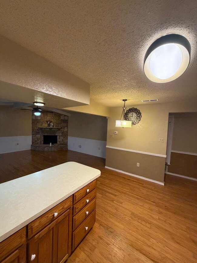 Building Photo - 934 Flagstone Dr