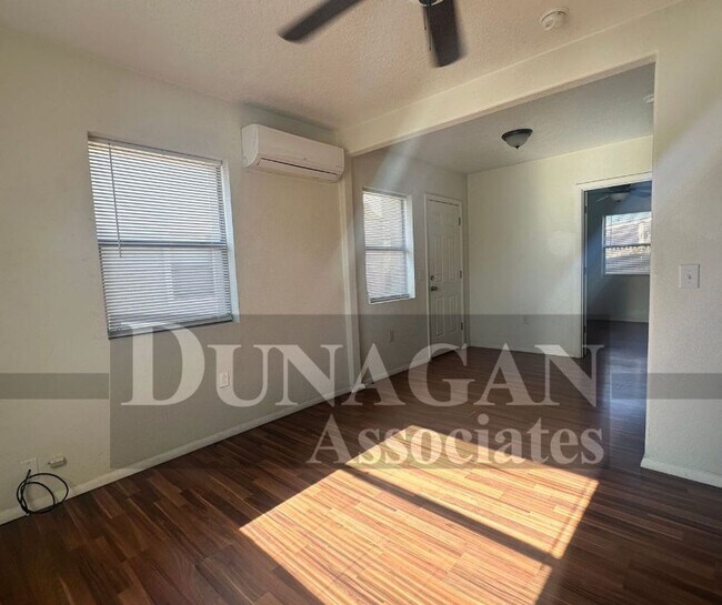 Building Photo - Updated 1 bedroom, 1 bath duplex