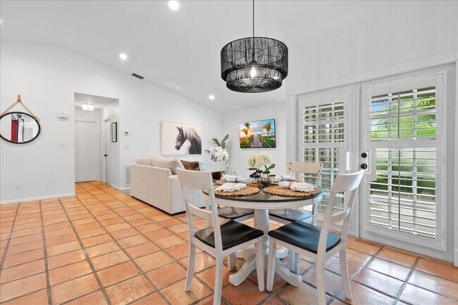 Foto del edificio - 2542 Bedford Mews Dr