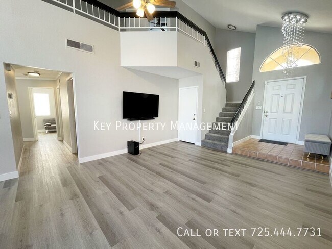 Foto del edificio - MODERN FURNISHED 5 BEDROOM, 3 BATH HOME IN...