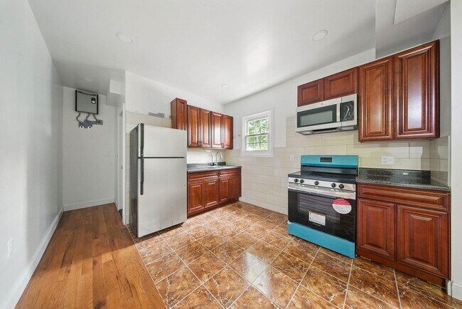 Building Photo - 14 Yankee Pl
