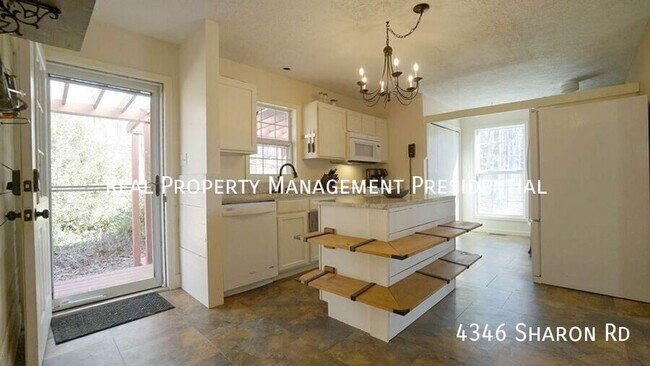 Foto del edificio - 4346 Sharon Rd
