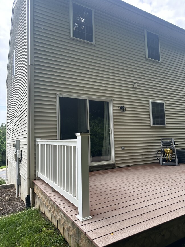 Building Photo - 635 Rockwood Dr