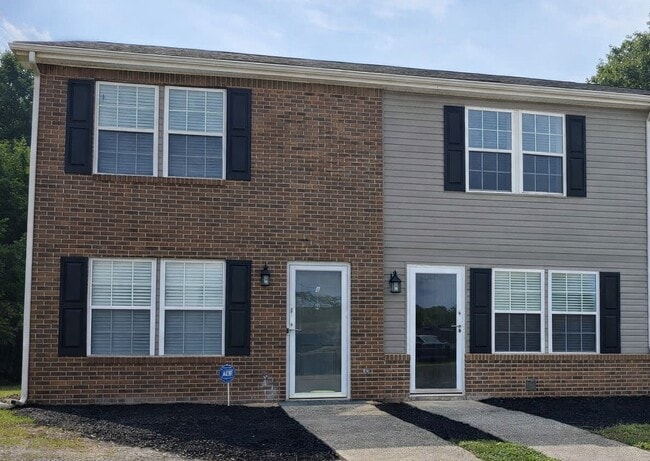 Building Photo - 932 Kingsbury Dr