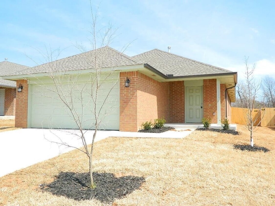 4 Bedroom, 2 Bathroom Home In Mid West City/ Del City School District. - 4 Bedroom, 2 Bathroom Home In Mid West City/ Del City School District.
