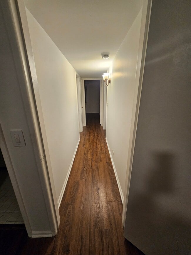 Building Photo - 146 Green Bay Rd