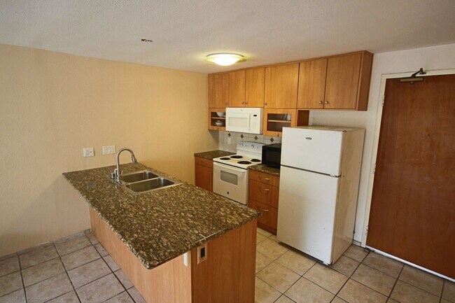 Foto del edificio - Best Priced 2 Bedroom Condo in the Heart of UTC