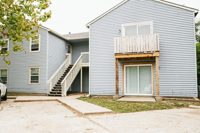 Building Photo - 3421 W Zoo Blvd