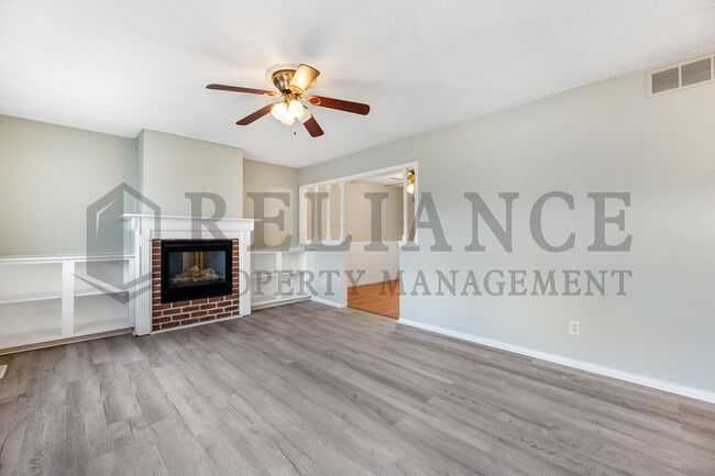 Building Photo - 605 S Kessler St