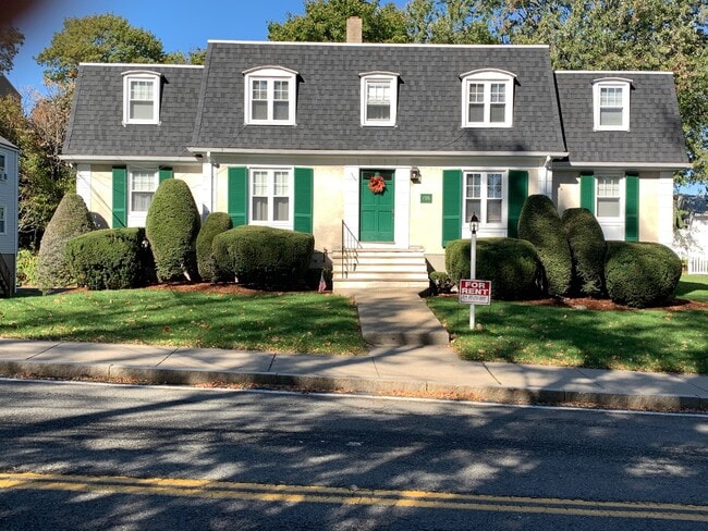 Building Photo - 196 Sylvan St