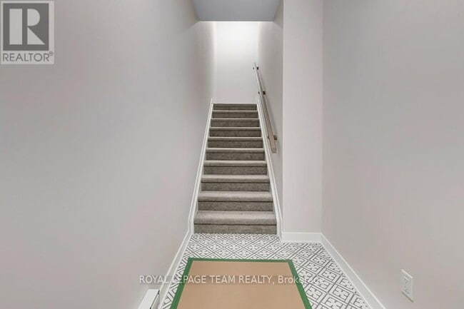 Building Photo - 736 Mishi Private