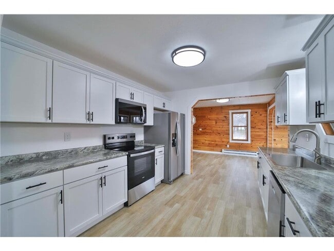 Building Photo - 3 Bedroom, 2 Bathroom Single Family House