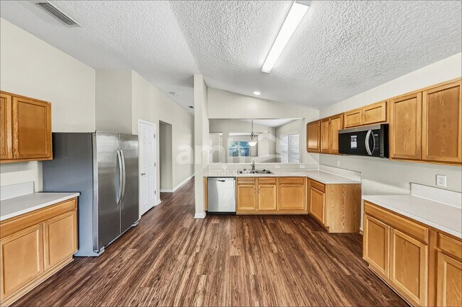Foto del edificio - 422 Bostwick Cir