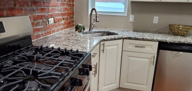 Foto del edificio - 7918 Ardleigh St