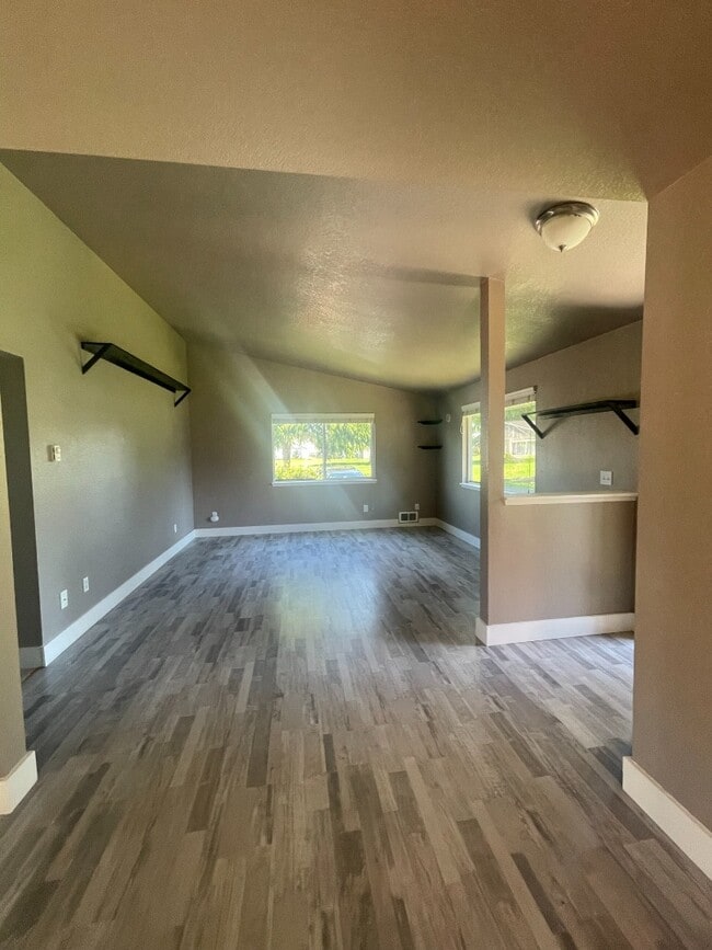 Building Photo - Cute 3 bedroom, 1 bath home located in The Meadows!