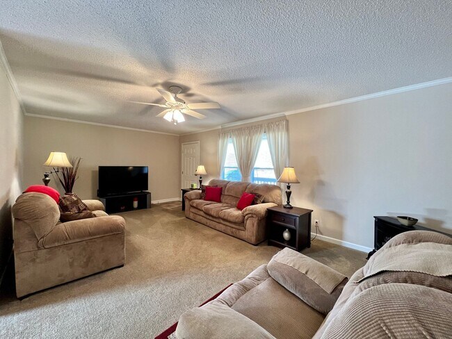 Building Photo - Fully Furnished and Utilities Included!
