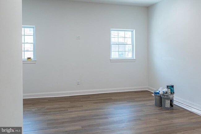 Building Photo - 44 N Oak St