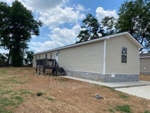 Building Photo - 313 Jennifer St