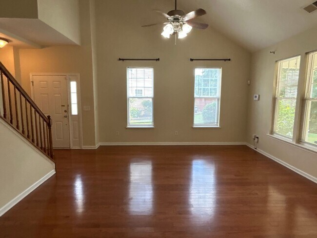 Foto del edificio - 4 Bed | 3 Bath Townhouse with First Floor ...