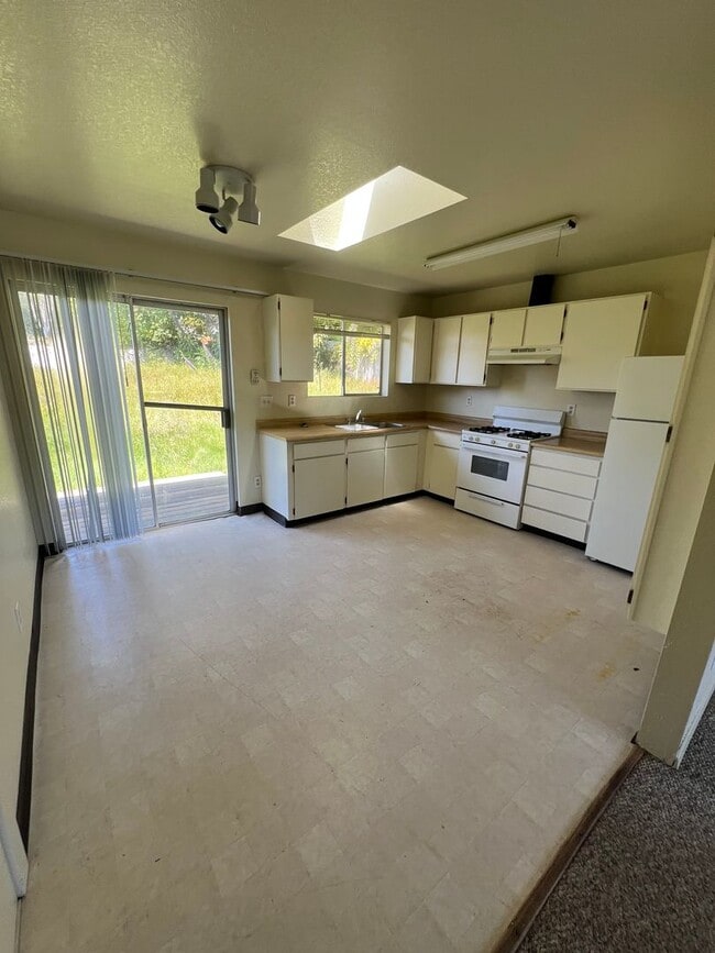 Building Photo - 2 Bedroom 1 Bath Mckinleyville House with ...