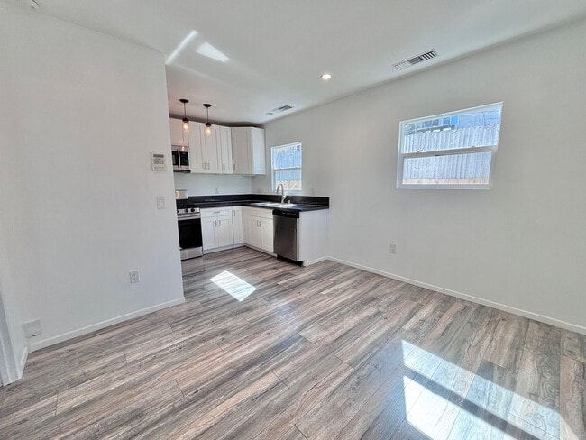 Building Photo - 3774 S Gramercy Pl