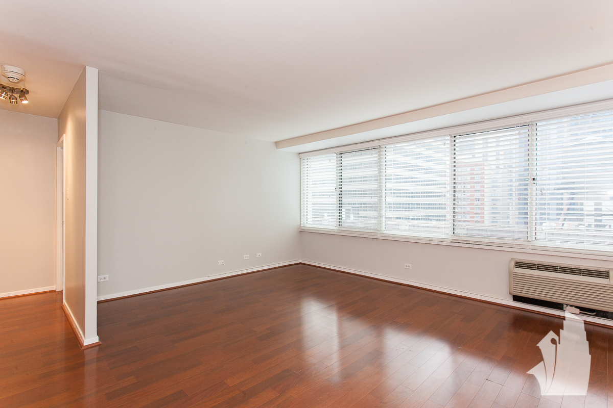 Foto principal - Gorgeous 1bd condo with great city views +...