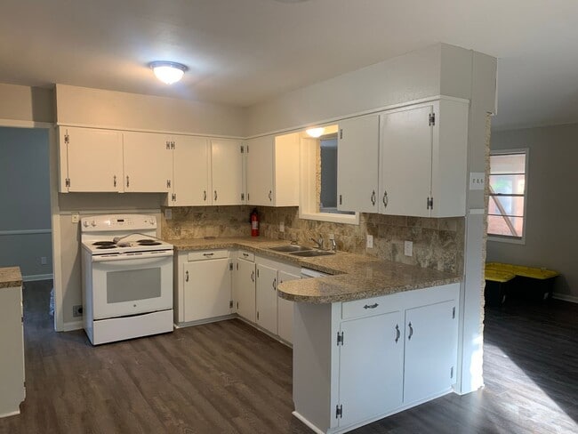 Building Photo - UPDATED HOME IN GREENACRES PLACE (North Bossier)