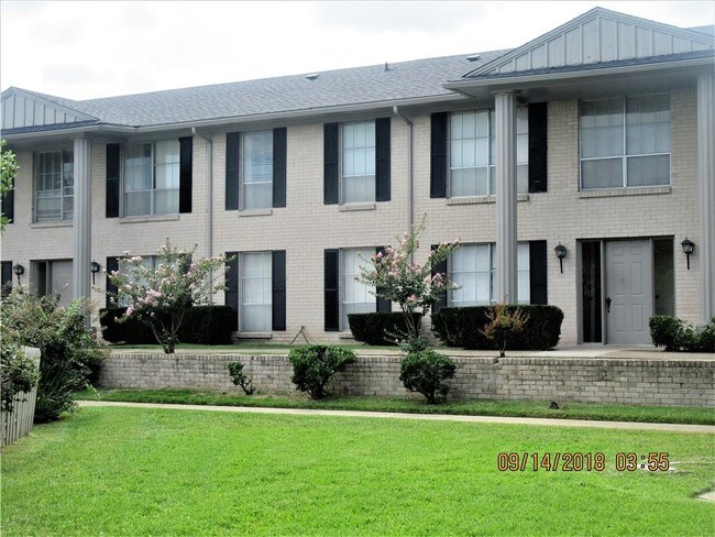 Building Photo - 820 N Sam Rayburn Fwy