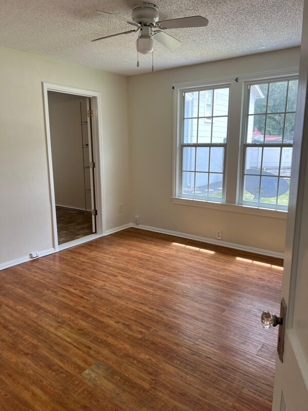 Foto del edificio - 2704 Spring Park Rd