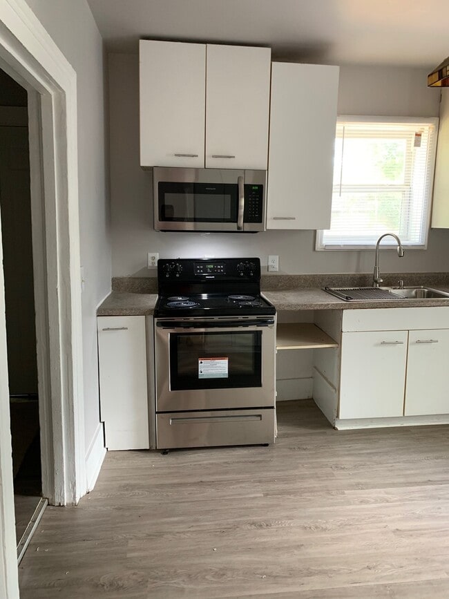 Photo - 806 N 5th Ave Apartment