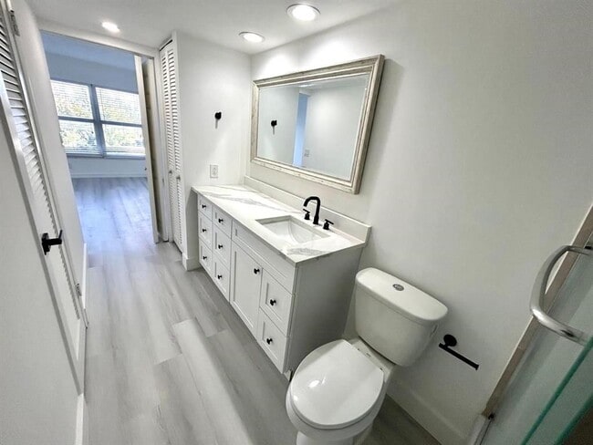 Foto del edificio - 405 N Ocean Blvd