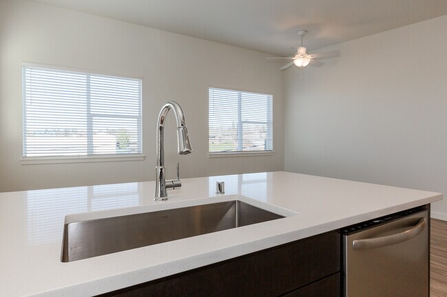 Foto del edificio - 1111 W Fourth Plain Blvd