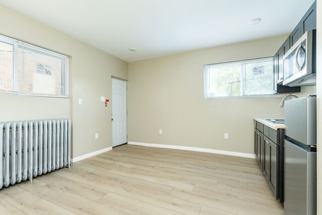 Building Photo - 104 S 51st St