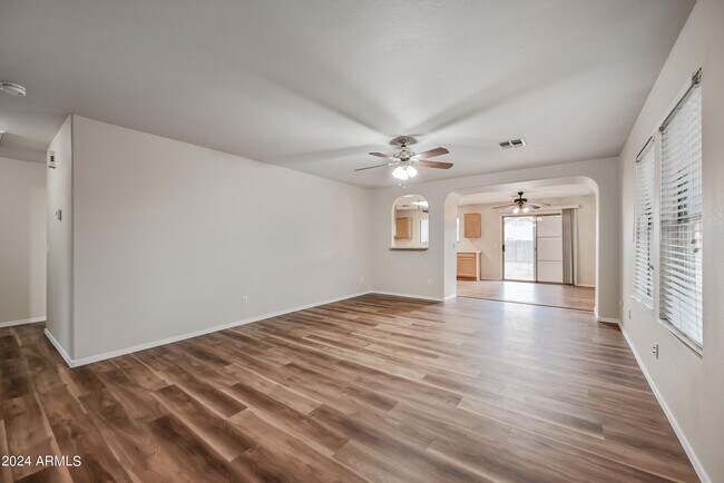 Foto del edificio - 1015 S Slater Cir