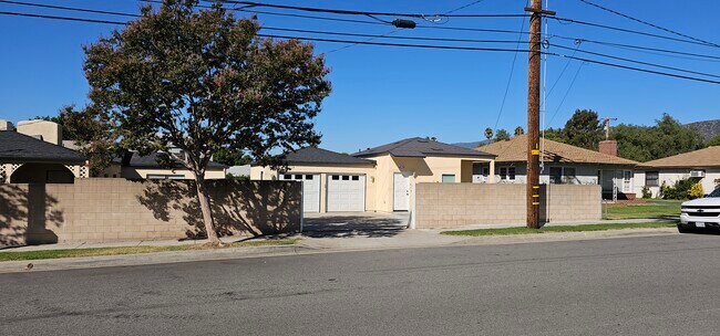 Building Photo - 429 E Lemon Ave