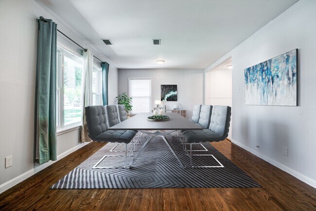 Foto del edificio - Newly Updated with Large Yard!