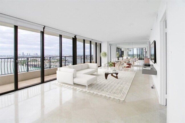Foto del edificio - 555 NE 15th St