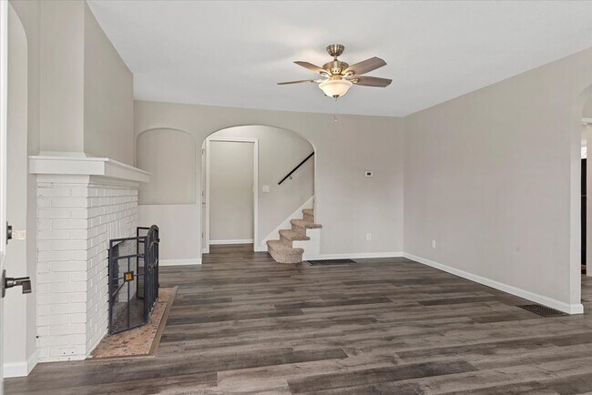 Foto del edificio - 1980 W Forest Ave