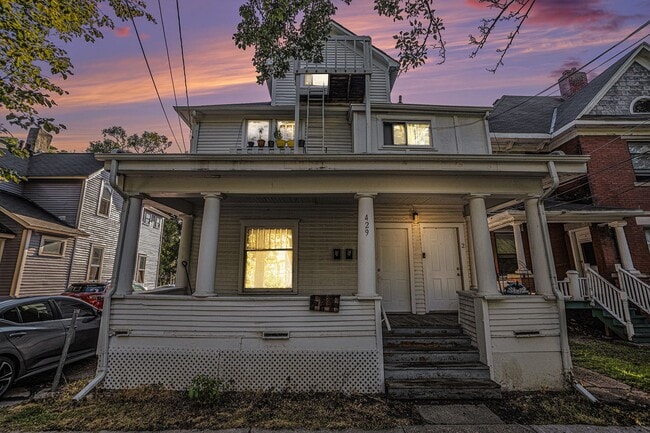 Building Photo - 429 Davis St