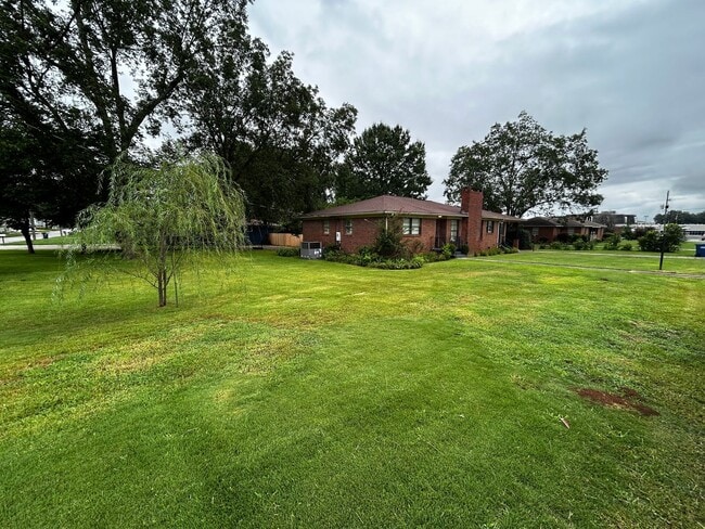 Building Photo - Spacious Home In Oxford