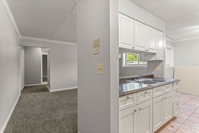 Foto del edificio - Heat and Water Included Clinton Township Condo - SECTION 8 Accepted