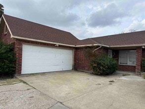 Building Photo - 705 Gregory St