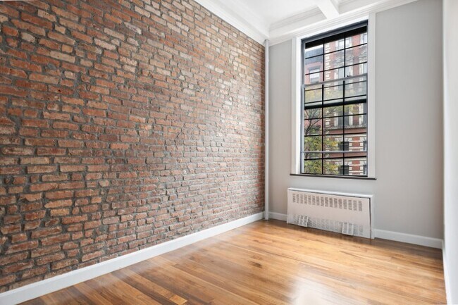 Foto del edificio - 221 E 11th St