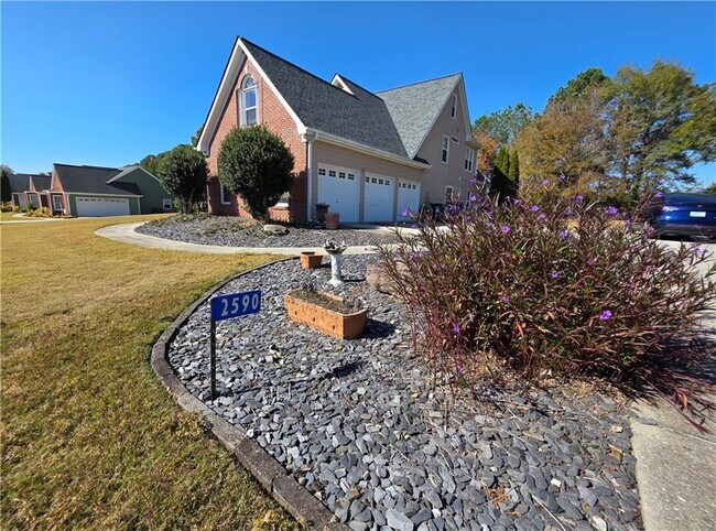 Foto del edificio - 2590 Harbin Springs Cove