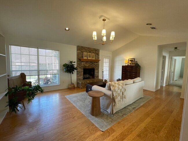 Foto del edificio - 3935 Misty Ln