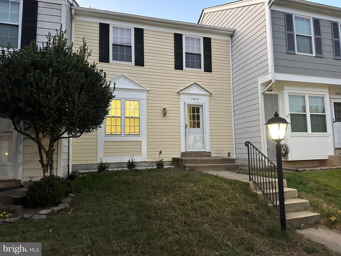 14856 Lynhodge Ct, Centreville, VA 20120 Townhome Rentals in