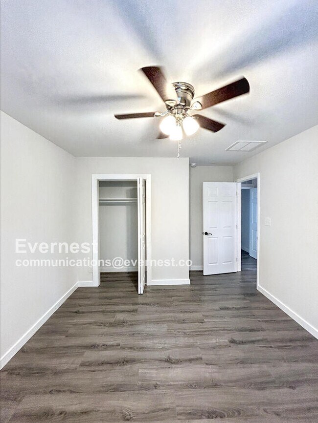 Foto del edificio - 8705 Moody Rd