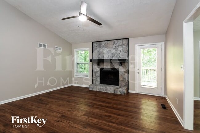 Building Photo - 2281 Carousel Ct